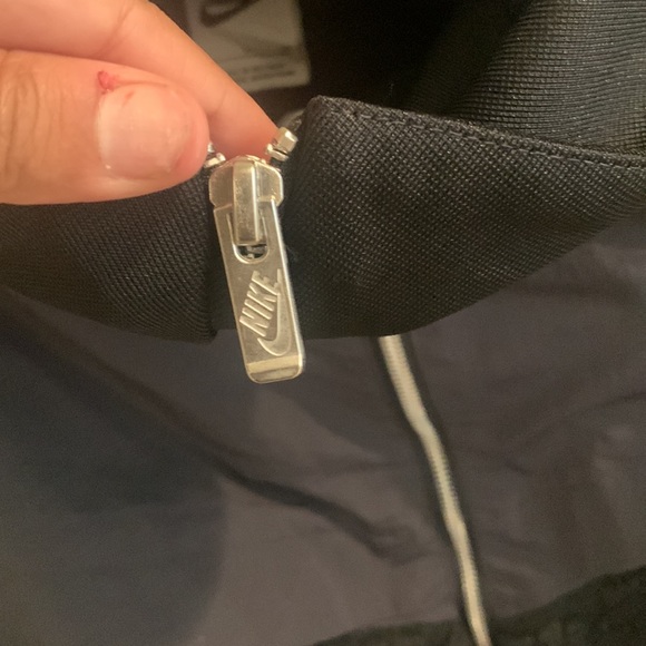 Nike - Picture 4 of 10